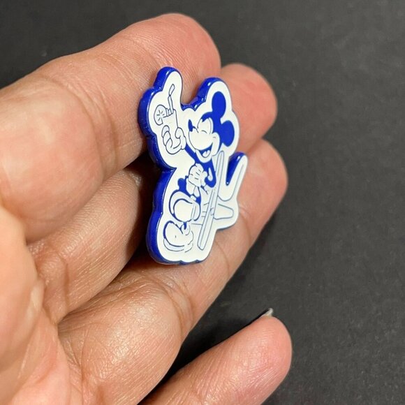Disney Mickey Mouse Trading Pin Relaxing Brooch Drink Badge Lapel Pin Jewelry - Picture 6 of 8